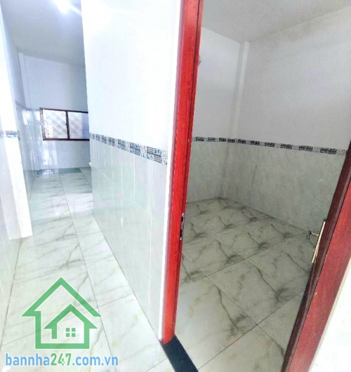 CHỈ 5,2 TỶ - NHÀ 3 TẦNG – NGAY NGÃ TƯ THOẠI NGỌC HẦU & LŨY BÁN BÍCH – DÒNG TIỀN 16,5TR/THÁNG - 3 phòng riêng biệt, mỗi phòng gồm 1 PN + 1 bếp + 1 WC - Vị trí đắc địa: Ngay ngã tư Thoại Ngọc Hầu – Lũy Bán Bích, khu dân cư sầm uất, nhu cầu thuê cao