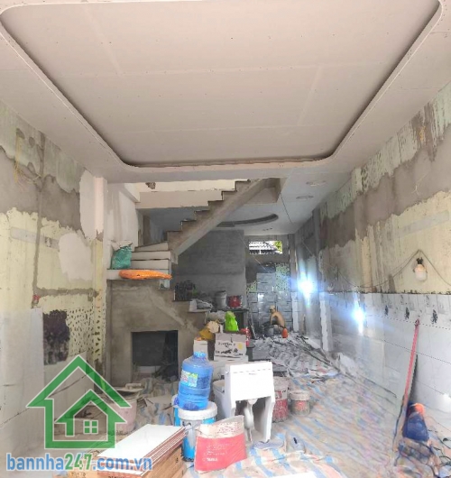 CHỈ 3,95 TỶ - NHÀ 2 TẦNG MỚI XÂY – 2 MẶT HẺM XE HƠI – KHU VIP LÊ VĂN QUỚI Mô tả: * Nhà 1 trệt 1 lầu xây mới 100%, thiết kế hiện đại. * 2PN, 2WC, công năng đầy đủ, vào ở ngay. * Diện tích: 4x12m – vuông vức, không lộ giới. 