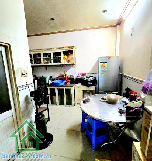 CHỈ 5,5 TỶ – TÂN PHÚ – HXH THÔNG - DT: 39M² - 2 TẦNG – 2PN – ĐANG CHO THUÊ 8TR/THÁNG - 2PN - 2WC Khu Hòa Bình – Tô Hiệu – Tân Phú Khu dân cư ổn định, tiện di chuyển các trục đường lớn - Diện tích: 4,2m x 9m – sổ vuông vức 