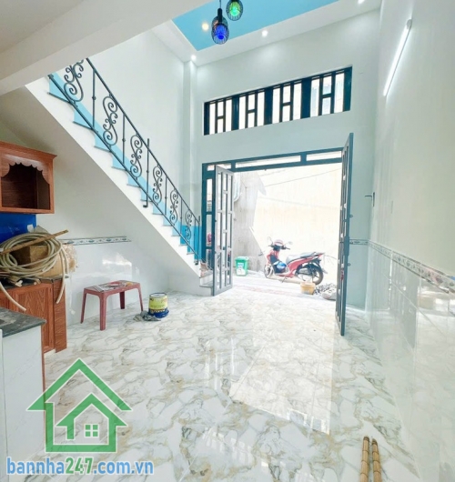 CHỈ 3.5 TỶ - NHÀ ĐẸP – GIÁP NGÃ TƯ BỐN XÃ – Ở NGAY Kết cấu: 1 trệt 1 lửng, 2PN – 2WC (có 1PN trệt tiện lợi), phòng khách, bếp đầy đủ. Vị trí: liền kề Ngã Tư 4 Xã.