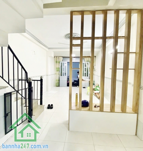 CHỈ 5,5 TỶ - HẺM XE HƠI – KẾ BIG C TRƯỜNG CHINH – TÂN PHÚ - 4PN – 3WC  DT: 41m² – 3 Tầng – 4PN – 3WC Nhà mới, vào ở ngay – Hẻm xe hơi thông thoáng - Khu dân trí cao, an ninh tốt. Nhà còn mới, thích hợp gia đình đông người. 