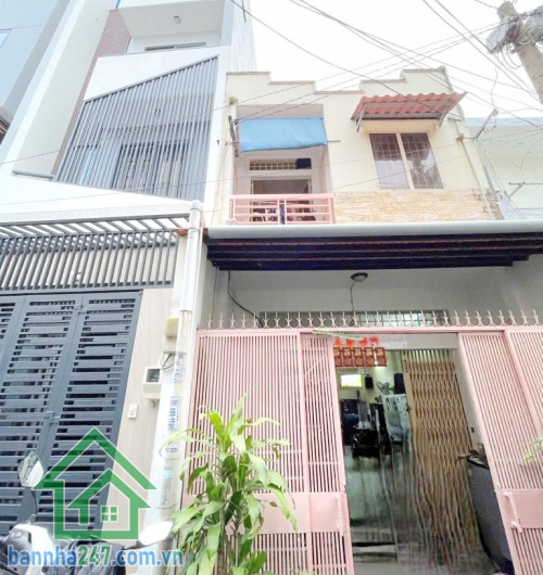 NHÀ SÁT MẶT TIỀN – HẺM XE HƠI – GẦN ĐẦM SEN - 48m² – 2 Tầng – 2PN – 2WC. DT: 48m² – 2 Tầng – 2PN – 2WC Giá chỉ 5,5 TỶ Vị trí cực đẹp, sát MT, thông Hoà Bình – Lũy Bán Bích, tiện đi lại. 