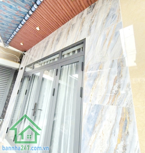 CHỈ 3,65 TỶ – SIÊU PHẨM NHÀ ĐẸP TRUNG TÂM TÂN PHÚ – HẺM XE HƠI 7M – FULL NỘI THẤT – Ở NGAY Diện tích: 21m² (4x5.3m) Kết cấu: 1 trệt, 1 lầu, 1PN lớn, 2WC, ban công.