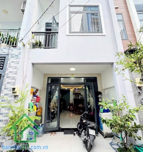 CHỈ 4,15 TỶ – NHÀ ĐẸP 2 TẦNG – HẺM THÔNG 3.5M – NGAY MÃ LÒ – LÊ VĂN QUỚI – GIÁP TÂN PHÚ  Vị trí cực đẹp: Hẻm thông 3.5m, khu dân cư an ninh, dân trí cao, cách Mã Lò – Lê Văn Quới vài bước chân, giáp Tân Phú, tiện ích xung quanh đầy đủ: chợ, trường học, ng