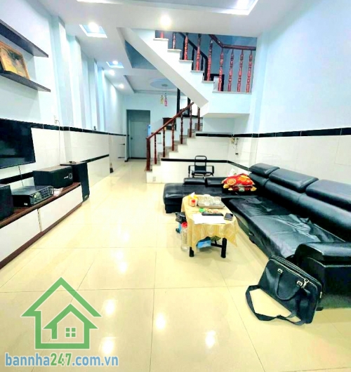 CHỈ 5,4 TỶ – HẺM NHỰA 8M Ô TÔ THÔNG – GIÁP TÂN PHÚ - DT: 60m² - 2 TẦNG - 3 PN - 2WC * Diện tích: 60m² * Kết cấu: 1 trệt 1 lầu * Công năng: 3PN – 2 WC