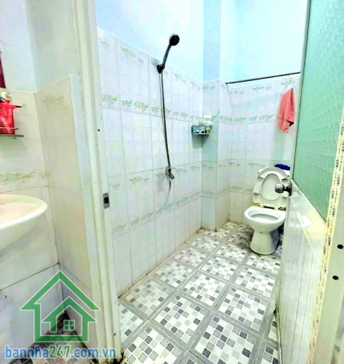 CHỈ 5,4 TỶ – HẺM NHỰA 8M Ô TÔ THÔNG – GIÁP TÂN PHÚ - DT: 60m² - 2 TẦNG - 3 PN - 2WC * Diện tích: 60m² * Kết cấu: 1 trệt 1 lầu * Công năng: 3PN – 2 WC
