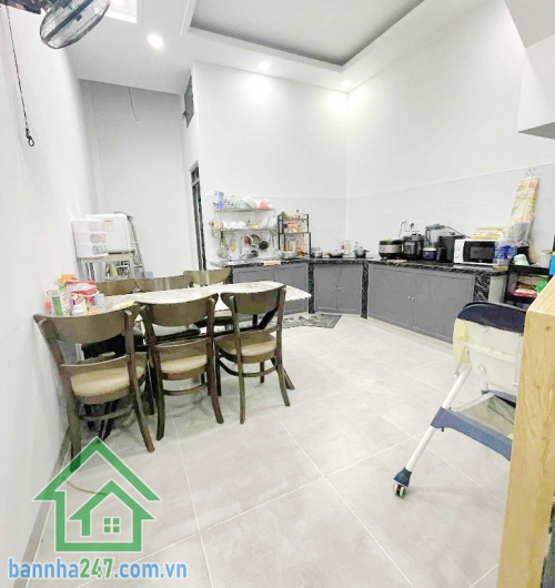 CHỈ 3,25 TỶ  - BÌNH TÂN – NHÀ 2 TẦNG – HẺM Ô TÔ ĐỖ CỬA 5M – BÌNH TRỊ ĐÔNG - 2PN, 2WC  * Diện tích: 46m2 (4 x 11,5m), sổ vuông vức * Kết cấu: 1 trệt 1 lầu, 2PN - 2WC