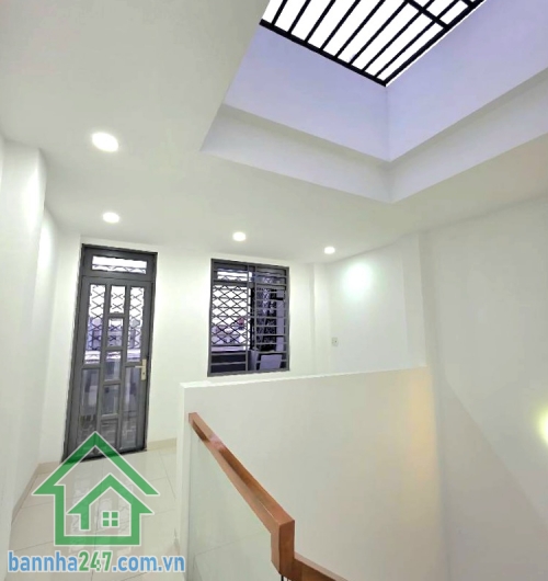 NHỈNH 7 TỶ – NHÀ 5 TẦNG BTCT – HẺM XE HƠI – BÌNH TRỊ ĐÔNG, BÌNH TÂN - 4PN – 5WC DT: 5 tầng (1 trệt, lửng, 2 lầu, sân thượng trước sau). 4PN – 5WC, tầng trệt có phòng ngủ. 