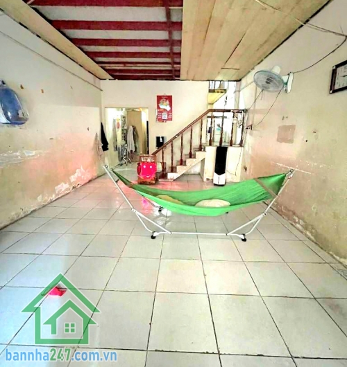 CHỈ 5,35 TỶ – HẺM NHỰA 8M Ô TÔ NGỦ TRONG NHÀ – 75M² (4x19)m – 2 TẦNG – GIÁP TÂN PHÚ – 2PN, 2WC * Kết cấu: 1 trệt 1 lầu, ban công thoáng mát. Tầng trệt có phòng ngủ cho người lớn tuổi.