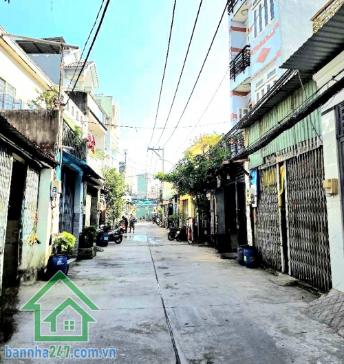 CHỈ 5,35 TỶ – HẺM NHỰA 8M Ô TÔ NGỦ TRONG NHÀ – 75M² (4x19)m – 2 TẦNG – GIÁP TÂN PHÚ – 2PN, 2WC * Kết cấu: 1 trệt 1 lầu, ban công thoáng mát. Tầng trệt có phòng ngủ cho người lớn tuổi.
