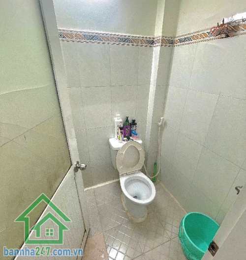 CHỈ 6 TỶ – HẺM XE HƠI – NGAY CHỢ HOA HỒ THỊ KỶ  DT: 24m² (5.8 x 4.9m) – 3 tầng BTCT.2PN – 2WC, nhà chính chủ lâu đời. Cho thuê ngay 18tr/tháng. Hẻm xe hơi thông.